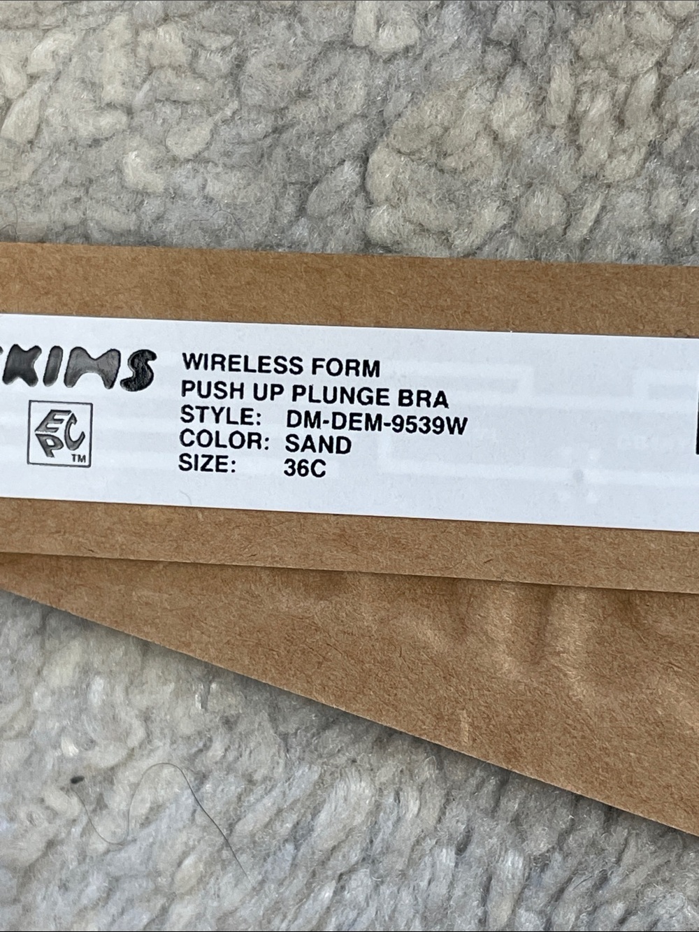 NWT Skims Wireless Form Push Up Plunge Bra Sand Beige Sz 36C - Picture 10 of 10